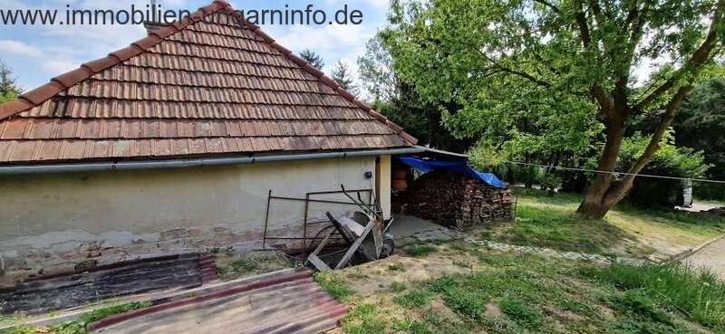 In Kaposvár in der Nähe des Deseda-Sees, bewohnbares Wochenendhaus zu verkaufen