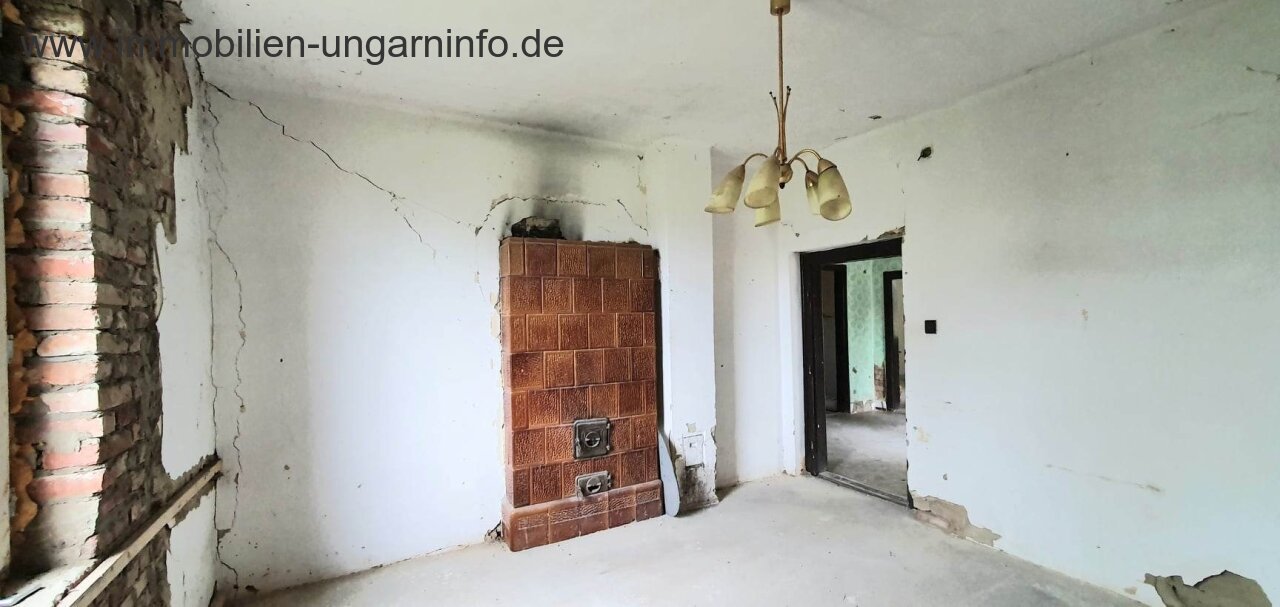 Detached house to renovate near Lake Balaton with a large plot