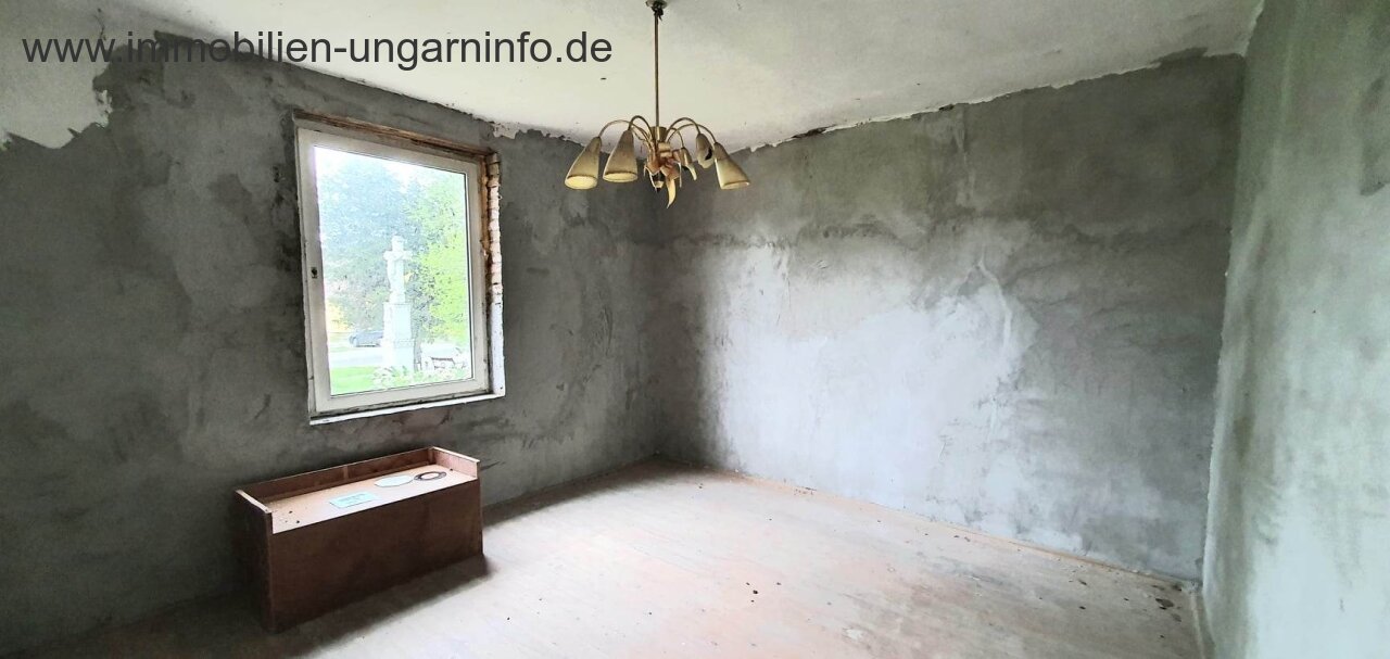 Detached house to renovate near Lake Balaton with a large plot