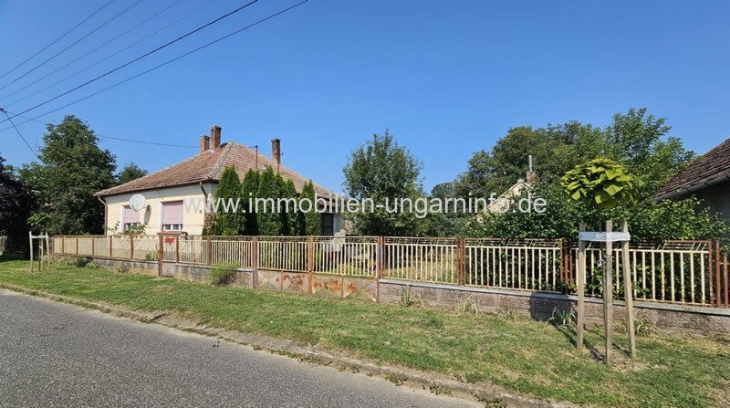 17 km vom Balaton entfernt, sofort bezugsfertiges Einfamilienhaus mit großem Grundstück