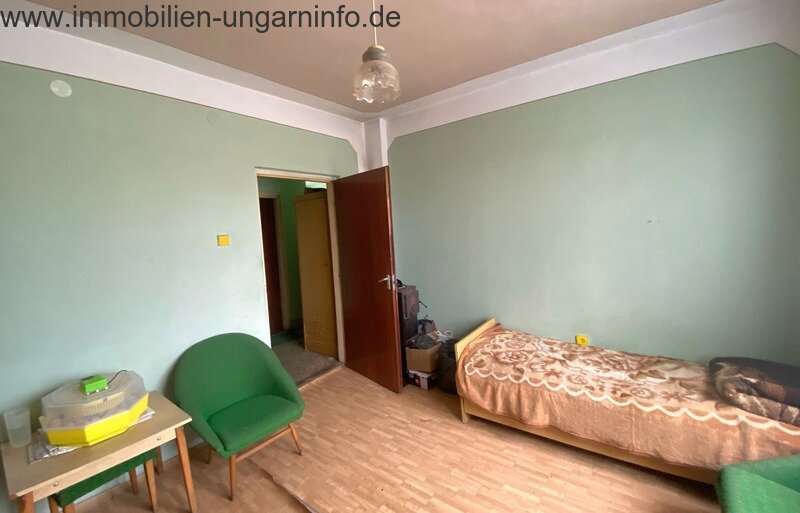 15 km vom Plattensee entfernt Einfamilienhaus mit 0,7 ha Grundstück zu verkaufen