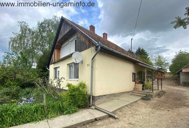 15 km vom Plattensee entfernt Einfamilienhaus mit 0,7 ha Grundstück zu verkaufen