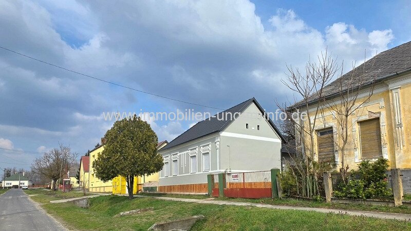 Restauriertes hundertjähriges Bürgerhaus an der Drau