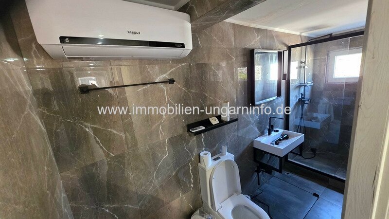 Einzigartiges, neuartiges Erdhaus und Ferienhaus in grüner Umgebung, 10 km vom Plattensee entfernt