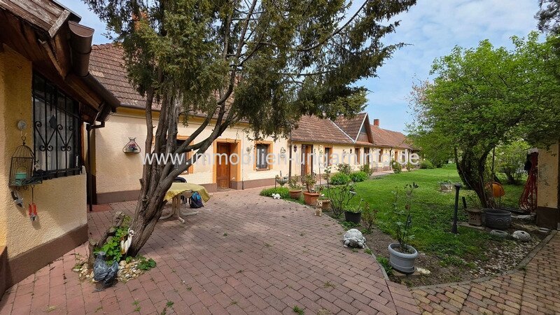 Mehrgenerationen-Familienhaus mit Wohnungen im Balaton-Hochland