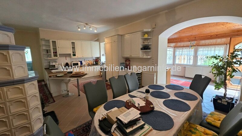 Mehrgenerationen-Familienhaus mit Wohnungen im Balaton-Hochland