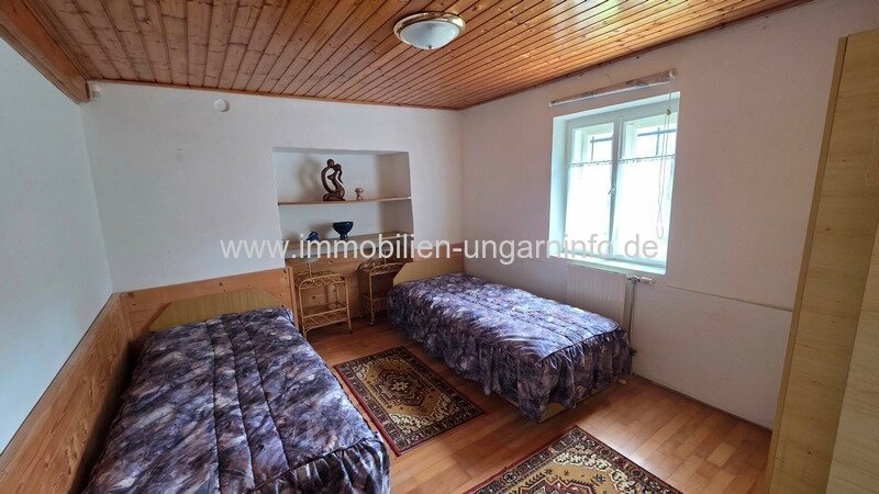 Mehrgenerationen-Familienhaus mit Wohnungen im Balaton-Hochland