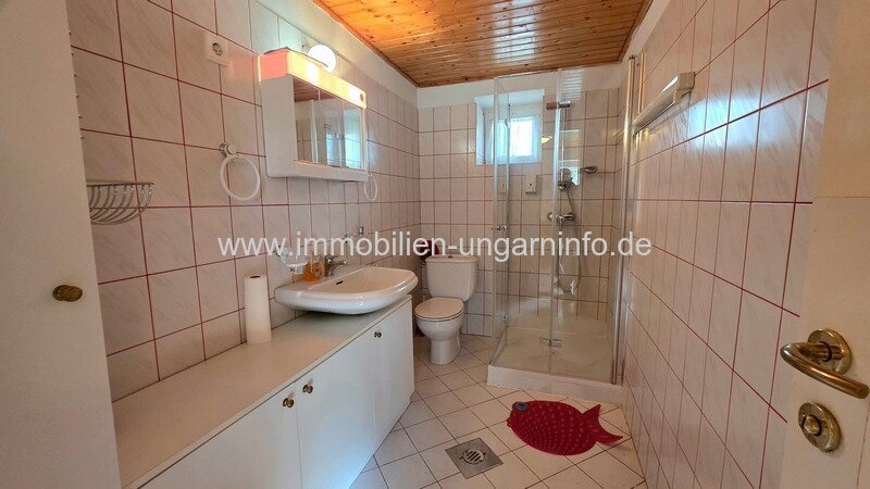 Mehrgenerationen-Familienhaus mit Wohnungen im Balaton-Hochland