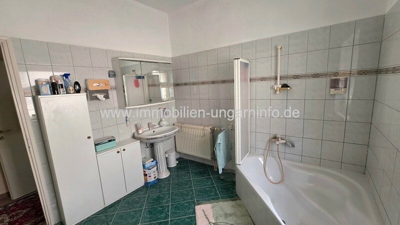 Mehrgenerationen-Familienhaus mit Wohnungen im Balaton-Hochland