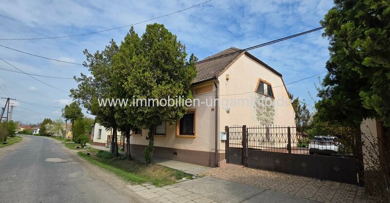 Mehrgenerationen-Familienhaus mit Wohnungen im Balaton-Hochland