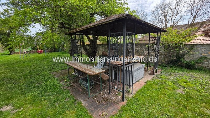 Mehrgenerationen-Familienhaus mit Wohnungen im Balaton-Hochland