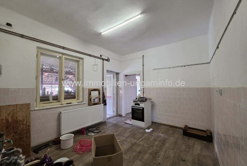 Geräumiges Einfamilienhaus zu verkaufen - mit Nebengebäuden, in hervorragender Lage