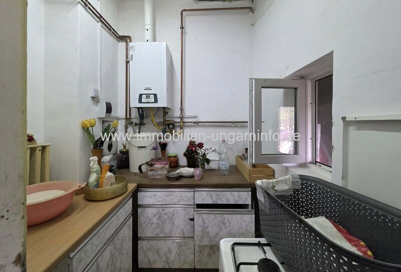 Geräumiges Einfamilienhaus zu verkaufen - mit Nebengebäuden, in hervorragender Lage