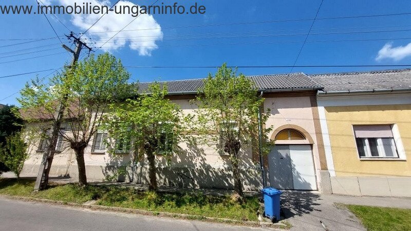 Einfamilienhaus mit 4 Schlafzimmern zu verkaufen in Kaposvár, ruhige Lage
