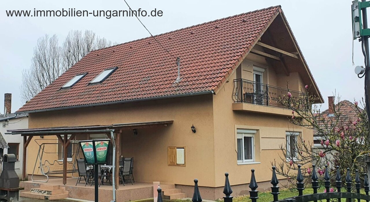 Two-generation family house near Lake Balaton