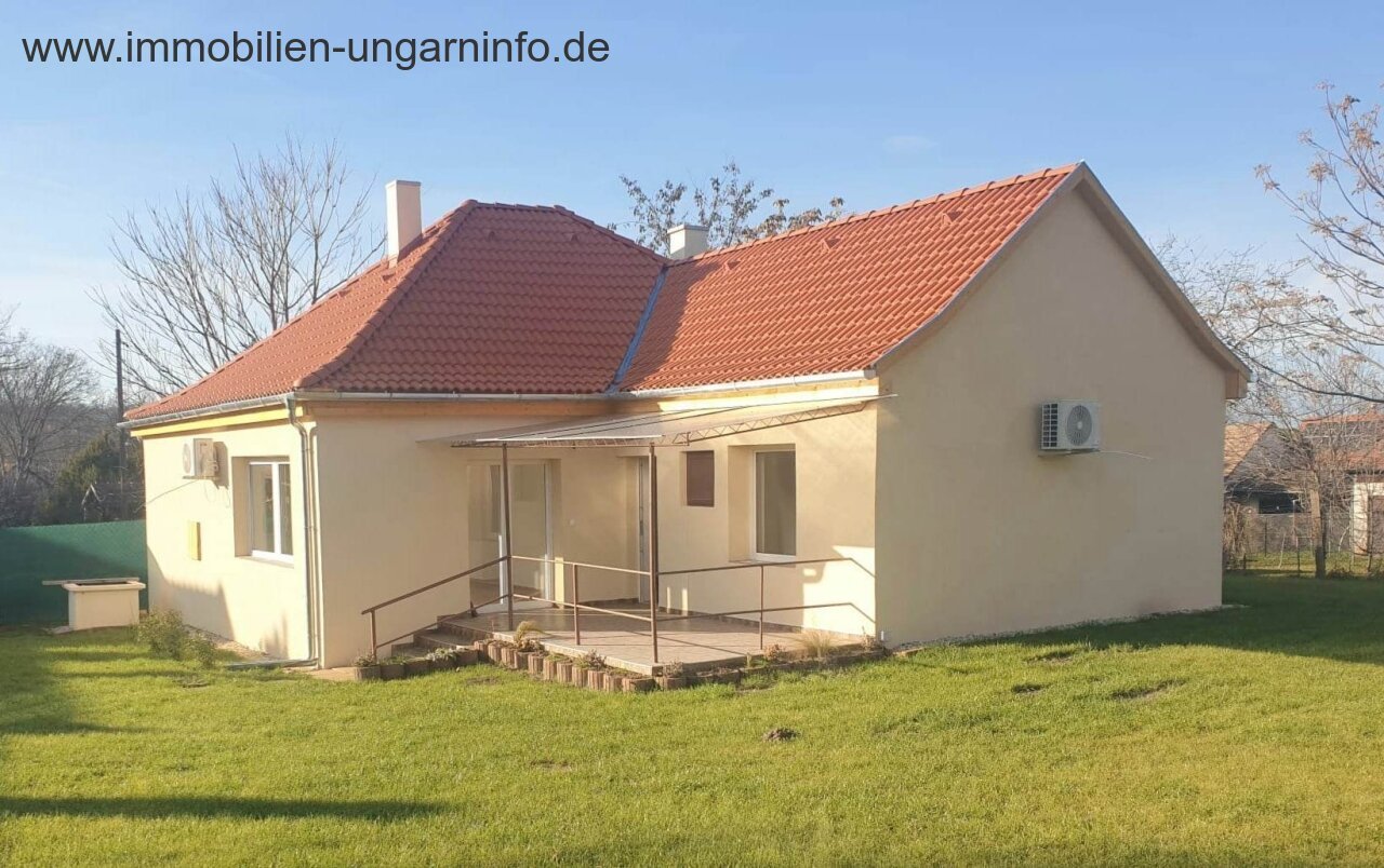 Completely renovated family house at Lake Balaton near Siófok