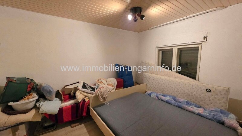 Einfamilienhaus mit großem Grundstück in Teleki zu verkaufen - 10 km vom Balaton