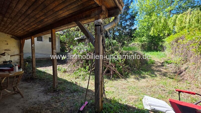 Einfamilienhaus mit großem Grundstück in Teleki zu verkaufen - 10 km vom Balaton