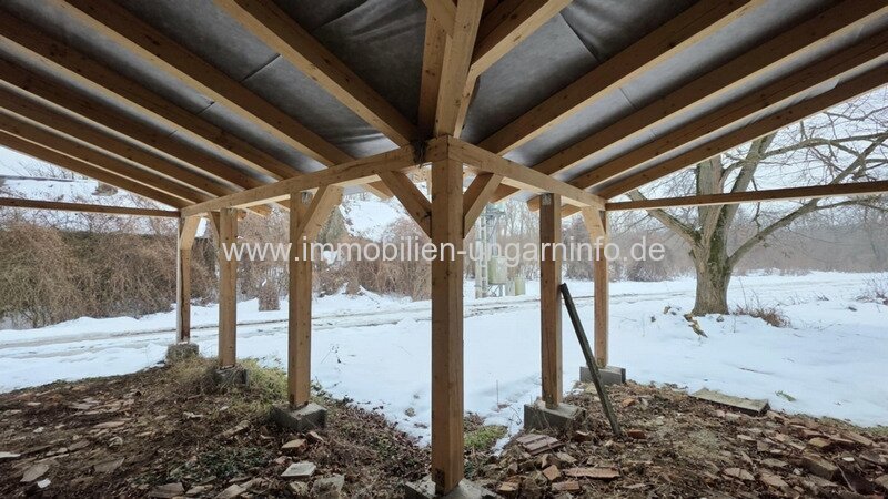 Einfamilienhaus mit neuem Dach, in Renovierung