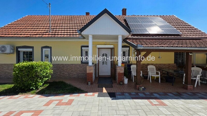 Einfamilienhaus auf dem Land mit großem Grundstück und zahlreichen Extras, 20 km vom Plattensee entfernt