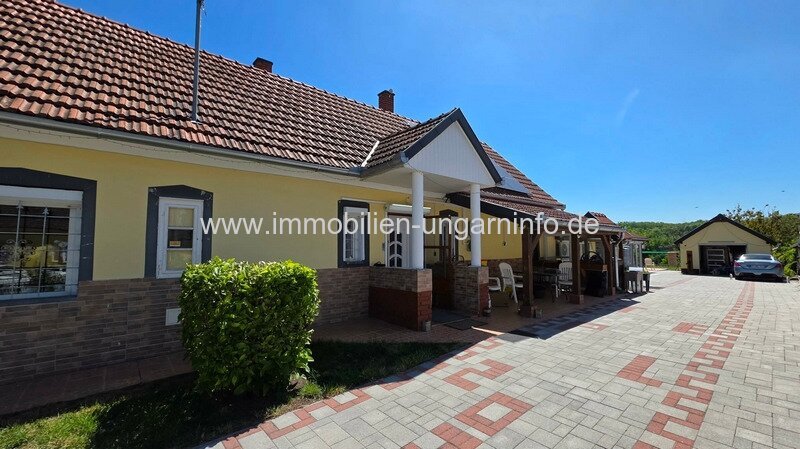 Einfamilienhaus auf dem Land mit großem Grundstück und zahlreichen Extras, 20 km vom Plattensee entfernt