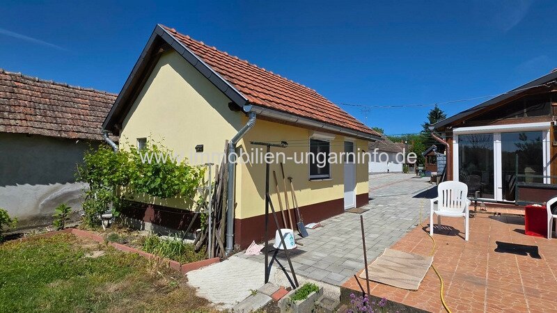 Einfamilienhaus auf dem Land mit großem Grundstück und zahlreichen Extras, 20 km vom Plattensee entfernt