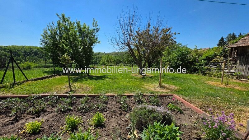 Einfamilienhaus auf dem Land mit großem Grundstück und zahlreichen Extras, 20 km vom Plattensee entfernt