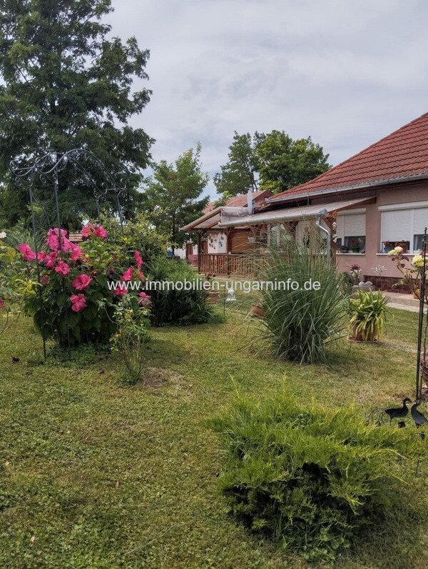 Gut erhaltenes Einfamilienhaus in ruhiger Lage am Plattensee zu verkaufen
