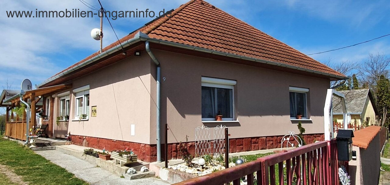 Gut erhaltenes Einfamilienhaus in ruhiger Lage am Plattensee zu verkaufen