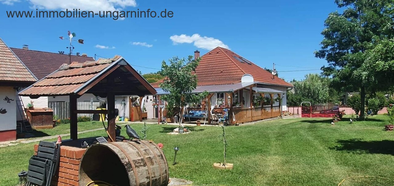 Gut erhaltenes Einfamilienhaus in ruhiger Lage am Plattensee zu verkaufen