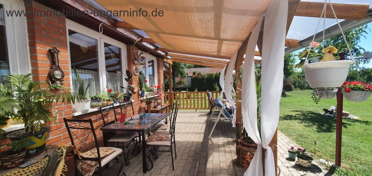 Gut erhaltenes Einfamilienhaus in ruhiger Lage am Plattensee zu verkaufen