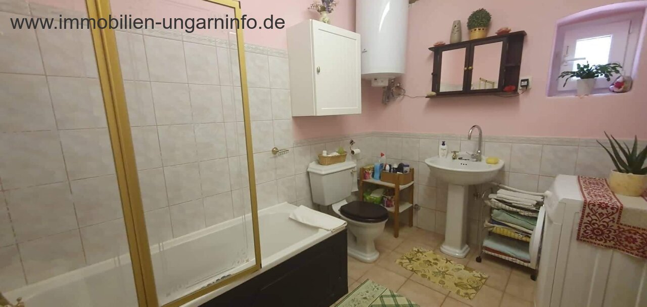 Gut erhaltenes Einfamilienhaus in ruhiger Lage am Plattensee zu verkaufen