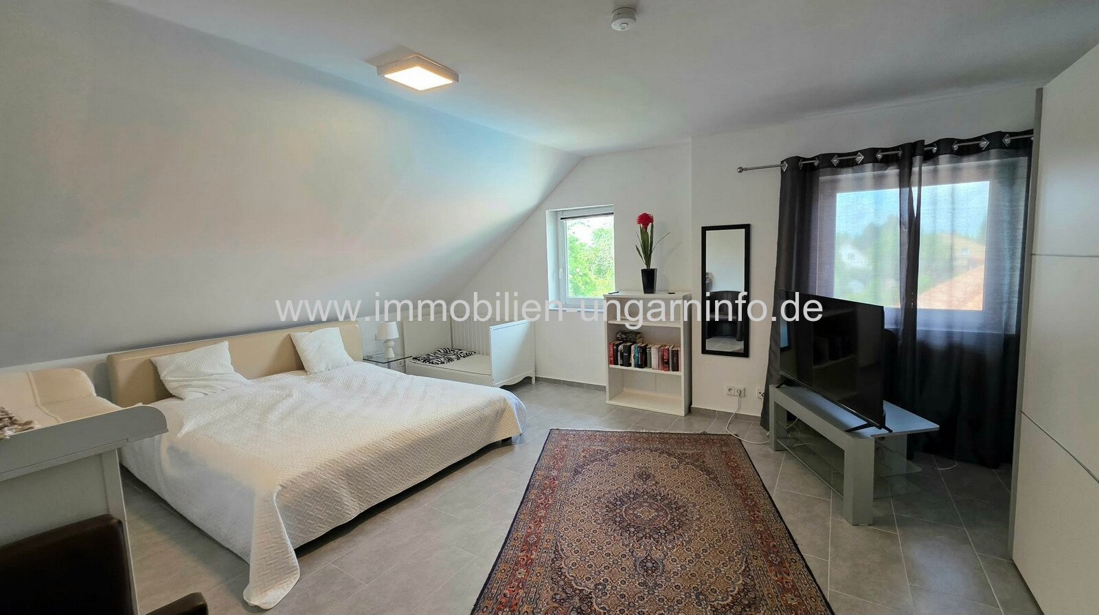 In Balatonboglár-Szőlőskislak steht ein Einfamilienhaus mit Swimmingpool in der Nähe des Balaton zum Verkauf