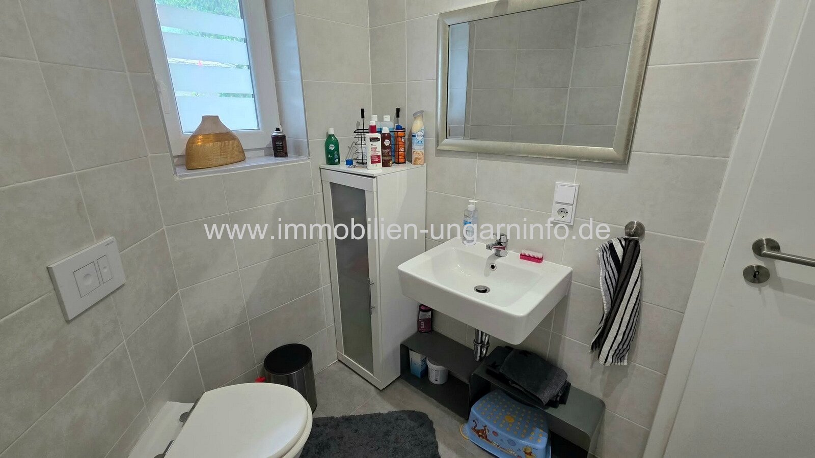 In Balatonboglár-Szőlőskislak steht ein Einfamilienhaus mit Swimmingpool in der Nähe des Balaton zum Verkauf