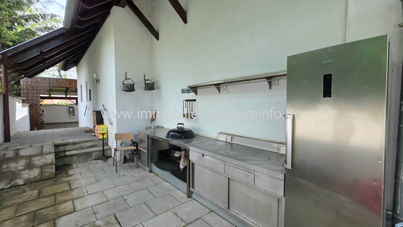 In Balatonboglár-Szőlőskislak steht ein Einfamilienhaus mit Swimmingpool in der Nähe des Balaton zum Verkauf