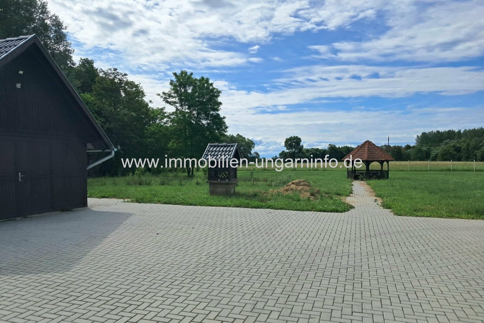 Komplett renoviertes Einfamilienhaus in Nemesvid mit ca. 9.000 m² Grundstück zu verkaufen