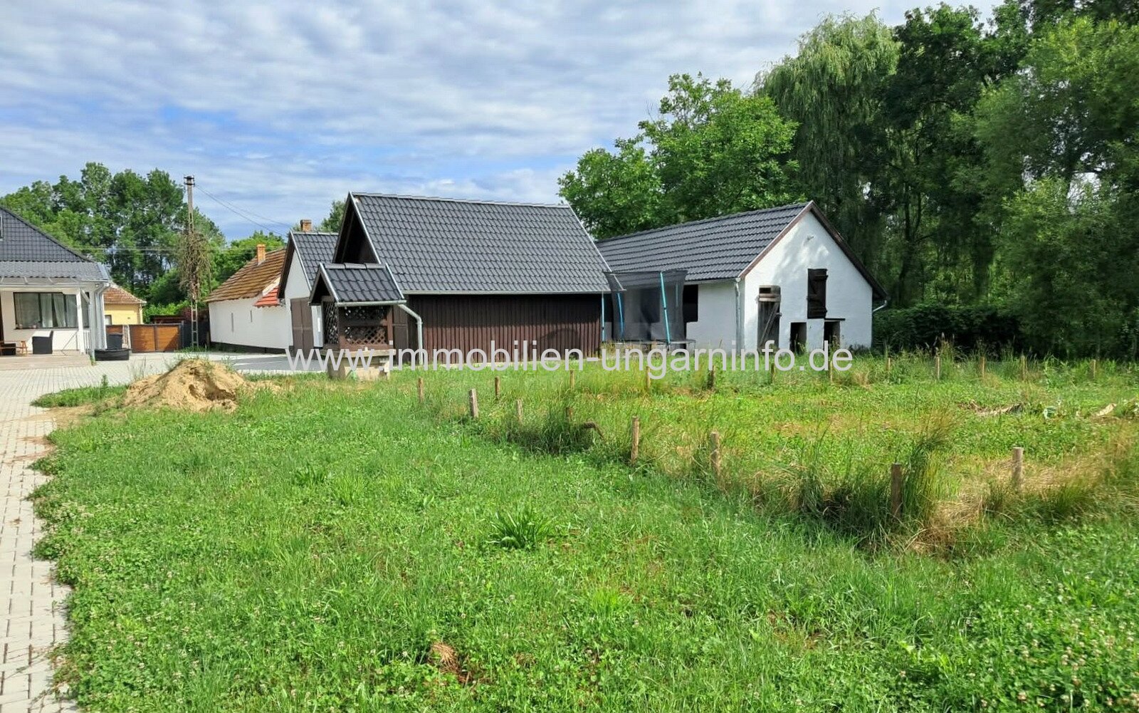 Komplett renoviertes Einfamilienhaus in Nemesvid mit ca. 9.000 m² Grundstück zu verkaufen