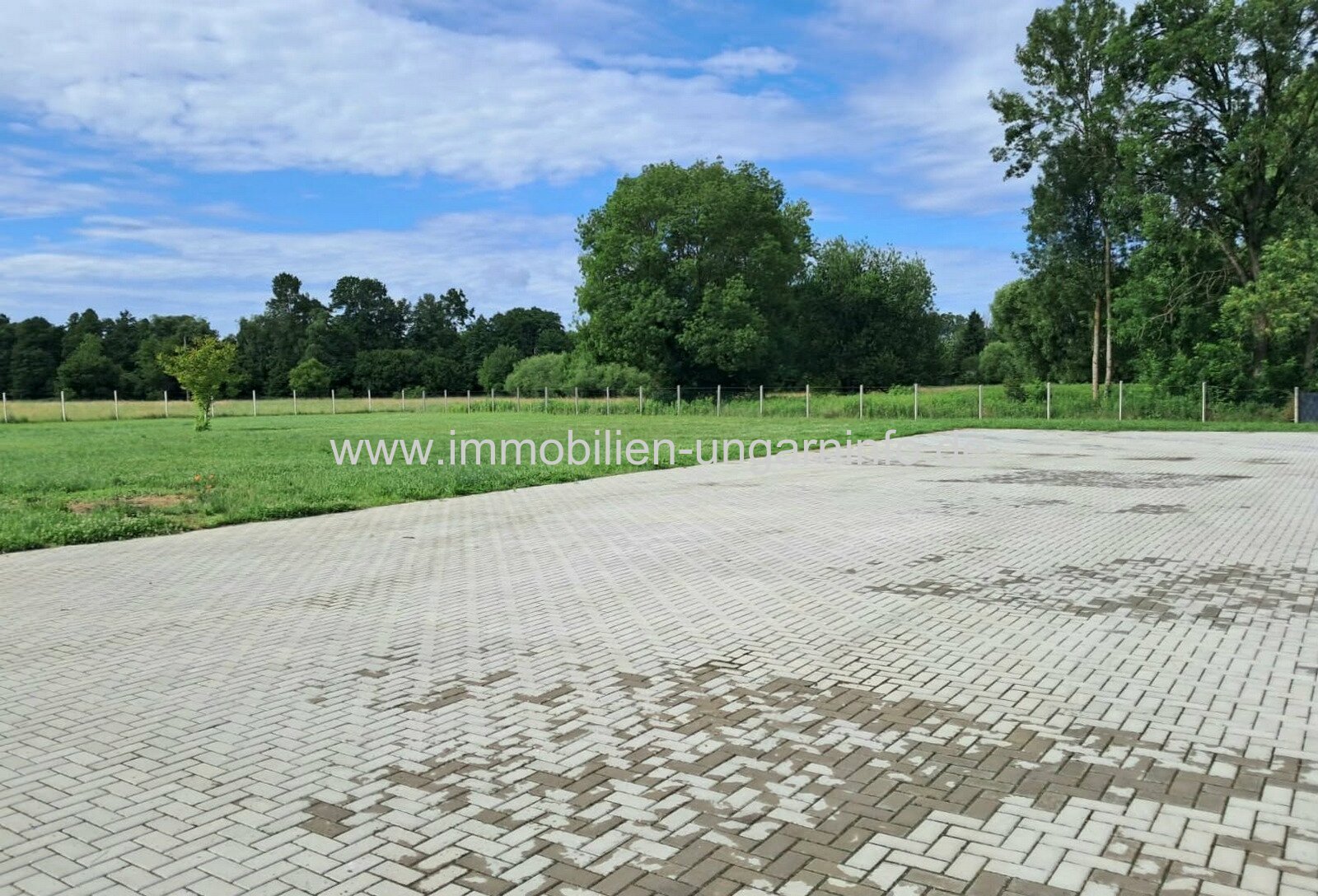 Komplett renoviertes Einfamilienhaus in Nemesvid mit ca. 9.000 m² Grundstück zu verkaufen