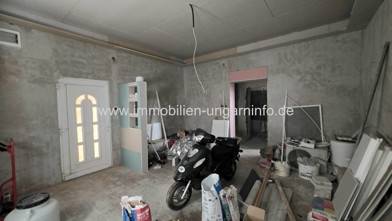 Im Stadtzentrum von Marcali steht eine teilweise renovierte Erdgeschosswohnung zum Verkauf