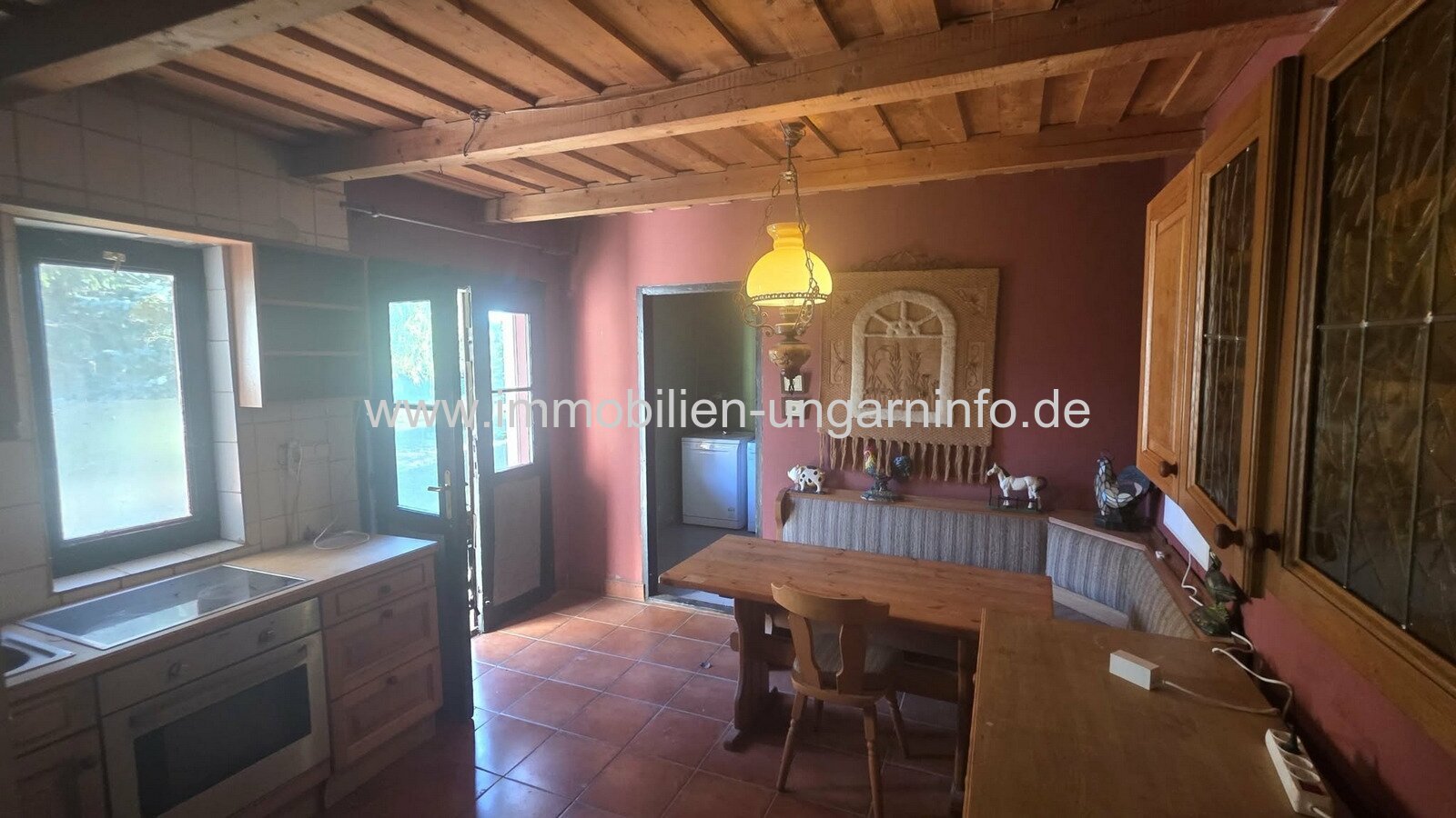 In Somogyzsitfa steht ein Einfamilienhaus im Landhausstil mit großem Grundstück zum Verkauf
