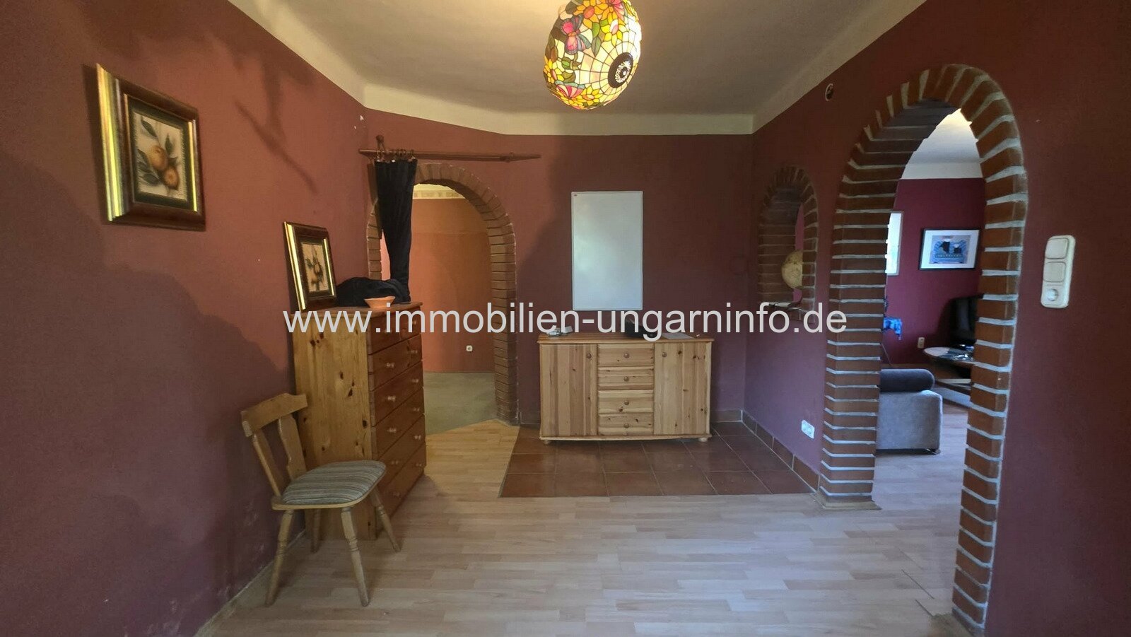 In Somogyzsitfa steht ein Einfamilienhaus im Landhausstil mit großem Grundstück zum Verkauf