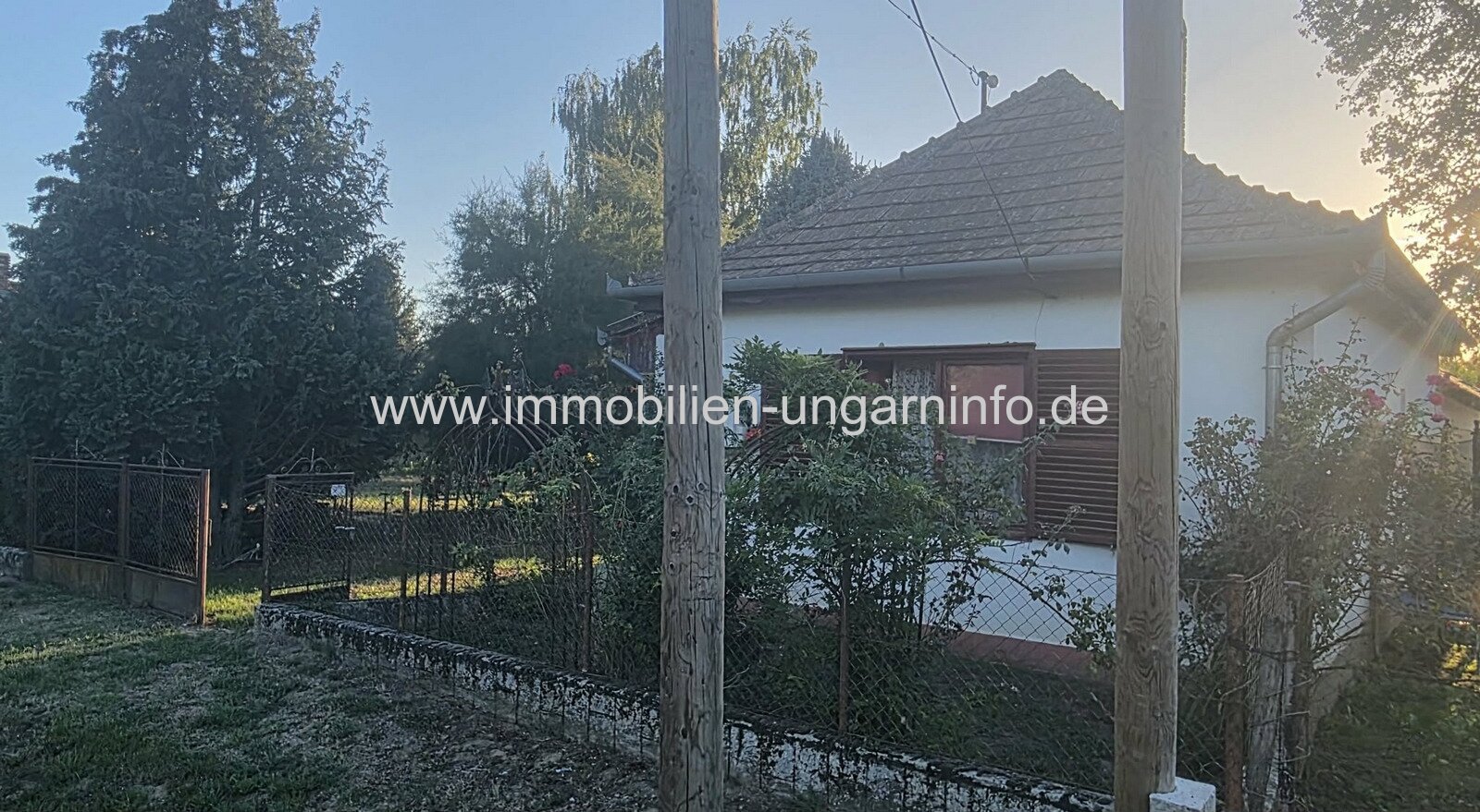 In Somogyzsitfa steht ein Einfamilienhaus im Landhausstil mit großem Grundstück zum Verkauf