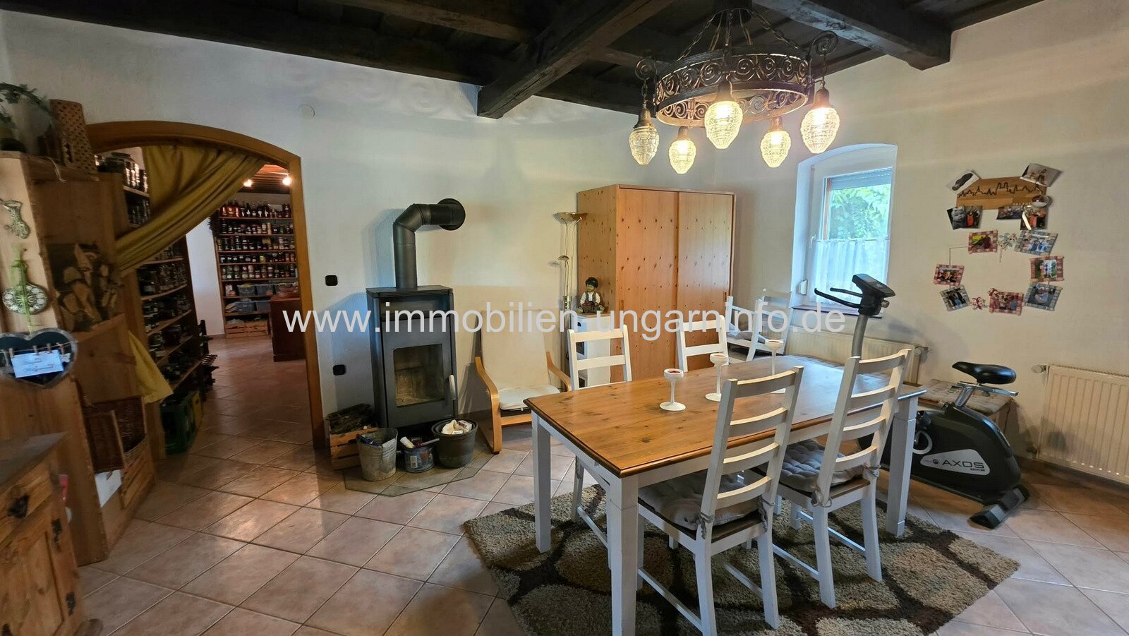 Einfamilienhaus mit 3 Apartments und Swimmingpool in Nikla zu verkaufen
