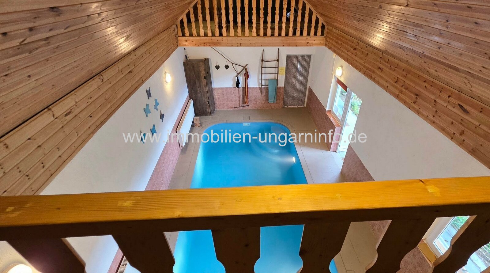 Einfamilienhaus mit 3 Apartments und Swimmingpool in Nikla zu verkaufen