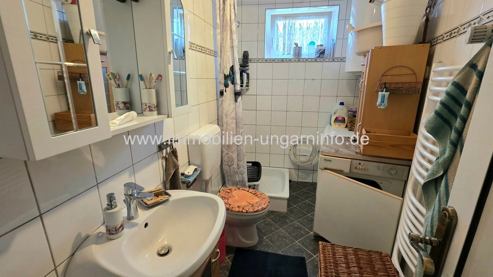 Einfamilienhaus mit 3 Apartments und Swimmingpool in Nikla zu verkaufen