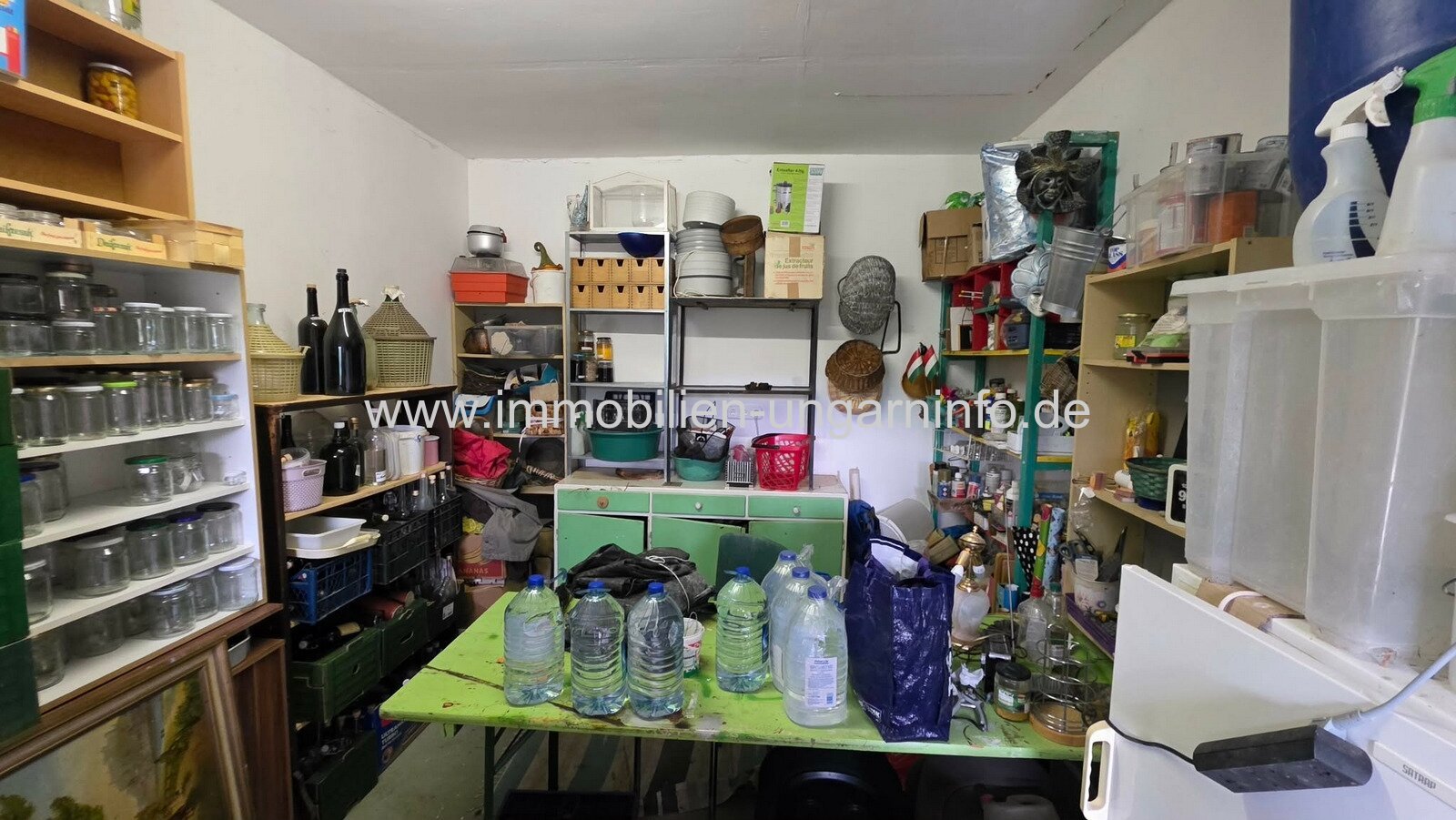 Einfamilienhaus mit 3 Apartments und Swimmingpool in Nikla zu verkaufen