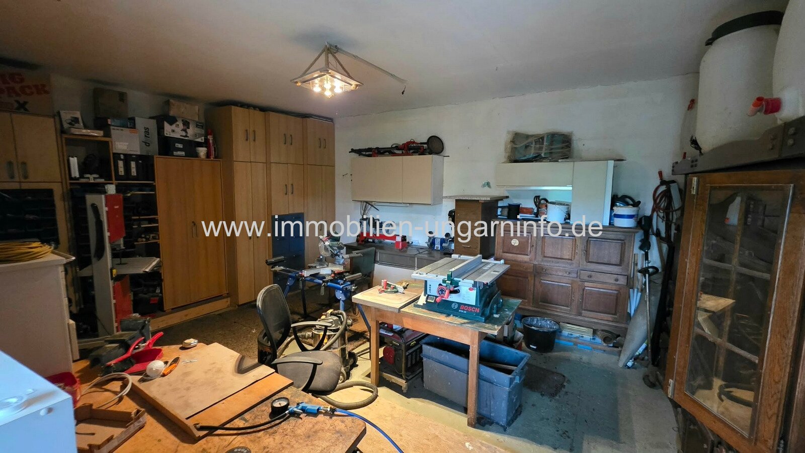 Einfamilienhaus mit 3 Apartments und Swimmingpool in Nikla zu verkaufen