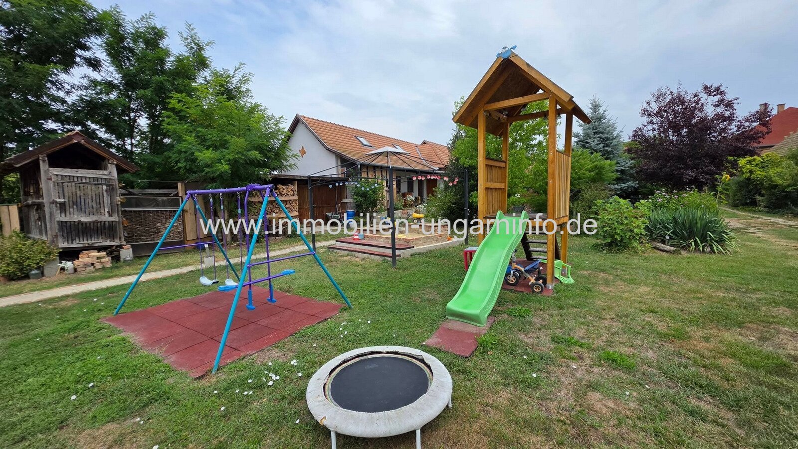 Einfamilienhaus mit 3 Apartments und Swimmingpool in Nikla zu verkaufen