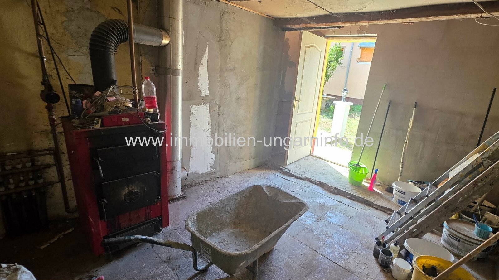 Einfamilienhaus mit großem Grundstück in Miháld zu verkaufen