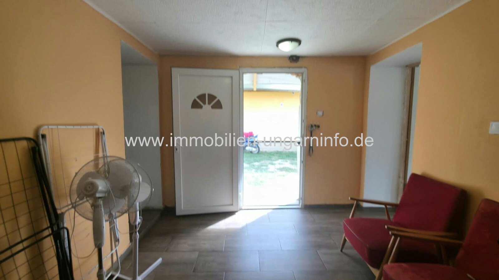In Somogyszentpál steht ein teilweise renoviertes Einfamilienhaus mit großem Grundstück zum Verkauf